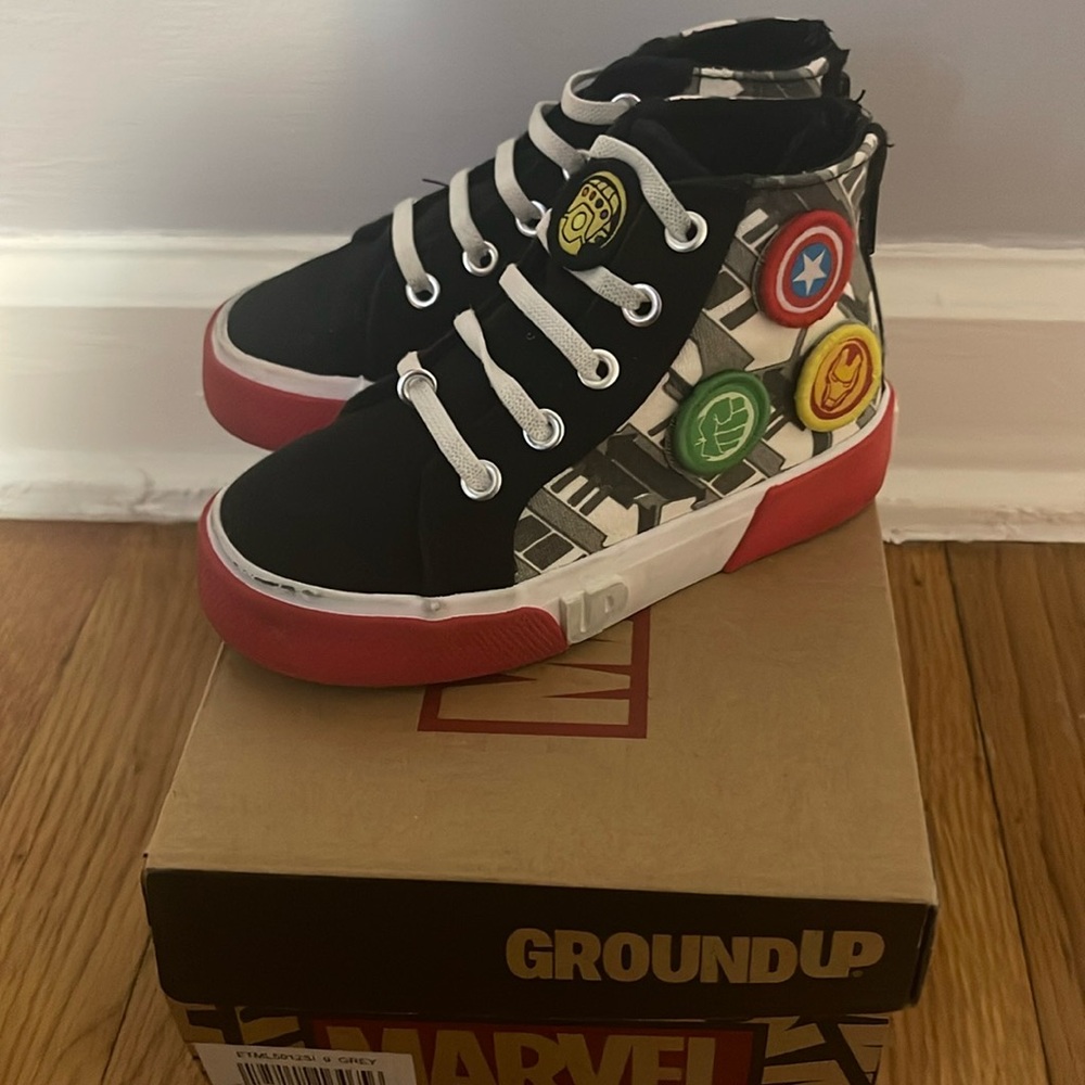 Toddler boy Ground Up Marvel Sneakers Size 9c